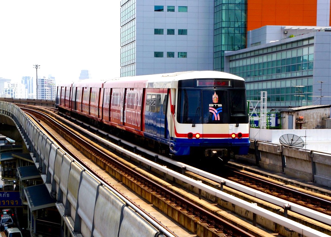 bangkok-public-transport-how-to-use-bts-bangkok-we-drink-eat-travel